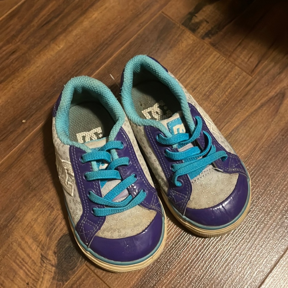 DC toddler size 6W shoes